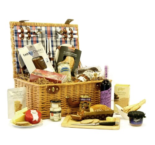 Piccadilly Luxury Picnic Hamper with Accessories & Gourmet Foods