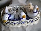 Gans im Glueck Menage im Korb: Gans Salzstreuer, Pfefferstreuer, Zahnstocherhalter