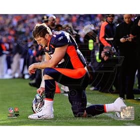  Tim Tebow - 2011 Denver Broncos NFL 8x10 Photo (kneeling)