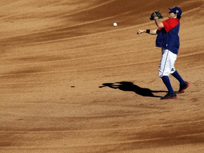 San Francisco Giants v Texas Rangers, Game 3: Ian Kinsler Photographic Poster Print by Ronald Martinez, 18x24