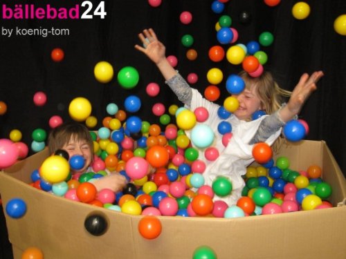 200 Stück 6cm Bälle für Kinder Bällebad Babybälle Plastikbälle mit TÜV ohne gefähliche Weichmacher (TÜV neu vom November 2012)