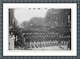 Photo (L): 27th Parade