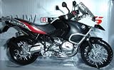 BMW R1200 GS in Black and White (1:12 scale) Diecast Model Motorbike