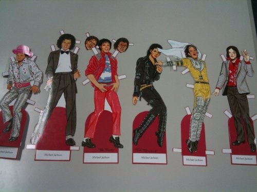 Cover image : Michael Jackson Paper Dolls: Commemorative Edition 1958-2009 (English and English Edition)