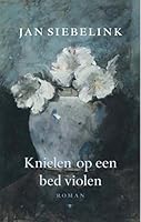 Knielen op een bed violen