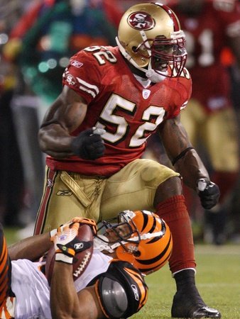 Bengals 49ers Football: San Francisco, CA - Patrick Willis Photographic Poster Print, 24x32