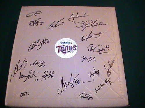 2010 MINNESOTA TWINS TEAM SIGNED AUTOGRAPHED BASEBALL BASE RON GARDENHIRE, FRANCISCO LIRIANO, JUSTIN MORNEAU COA + PROOF PHOTO