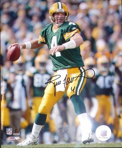 Brett Favre Autographed/Hand Signed Green Bay Packers 8x10 Photo (Green jersey ready to throw 2006)