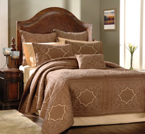 Madeline Quilt Set W/ Matching Shams and Decorative Pillows