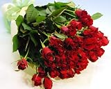 50に関するお祝いに！　ボリューム満点！　お買い得赤バラ50本の花束