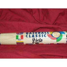 Yulieski Gonzalez Autographed World Baseball Classic Logo Bat, Team Cuba, Proof Photo of Yulieski Signing for Us.