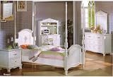 Motif Bouquet Twin Poster Bed/Nightstand/Mirror/Dresser