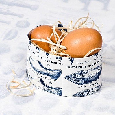 2 Praline-filled Hen's Eggs in Rococo Box