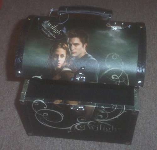 Official NECA Twilight Movie Edward and Bella Vintage Carrying Case On Sale
