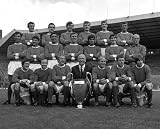MANCHESTER UNITED F.C. 8X10 B&W PHOTO