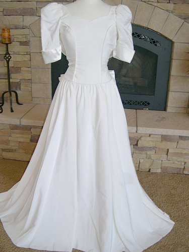 Ivory Bridallure Bridal Gown Wedding Dress by Alfred Angelo, Size 4, FL31