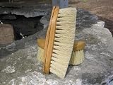 LEGENDS Tampico Curved-Back Grooming Brush
