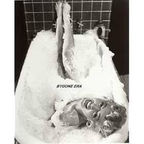  Marilyn Monroe Bubble Bath Picture Framed Hollywood Movie Star 8x10