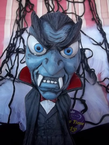 HAUNTED HOUSE VAMPIRE HALLOWEEN DECORATION