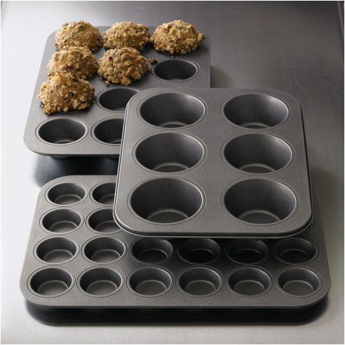 Chicago Metallic 12-Cup Muffin Pan