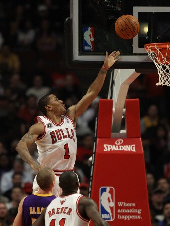 Los Angeles Lakers v Chicago Bulls: Derrick Rose Photographic Poster Print by Jonathan Daniel, 30x40