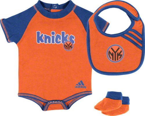 New York Knicks Newborn Bib and Bootie Set