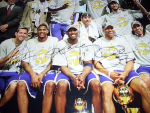 Upper Deck Authentic Andrew Bynum, Jordan Farmar, Kobe Bryant & Derek Fisher Autograph 2009 Los Angeles Lakers Championship Team Photo