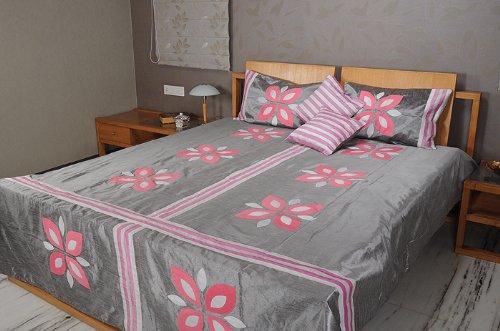 Imagen 3 de Colcha de seda india Doble con fundas de almohadas y fundas de cojines tamaño de 88 x 107 pulgadas