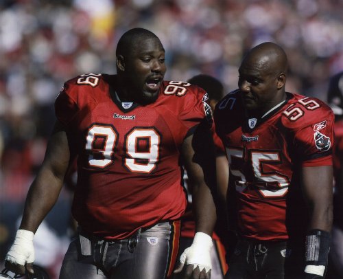 WARREN SAPP & DERRICK BROOKS TAMPA BAY BUCCANEERS 8X10 SPORTS ACTION PHOTO (A)