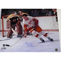 Gordie Howe Autographed Detroit Red Wings 16x20 Color Photo with MR HOCKEY Inscription