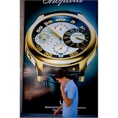 Poster 20 x 30 cm - "Young woman walking past watch advertisement." von Stephane Victor / Lonely Planet Images - auch in anderen Gr��en und als Leinwandbild erh�ltlich
