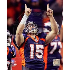  Tim Tebow - 2011 Denver Broncos NFL 8x10 Photo (pointing upwards)