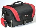 Professionelle Fototasche in modischem schwarz/rot mit eingen&auml;htem Regencape,  inkl. getrennt nutzbarer Neoprentasche f&uuml;r Zubeh&ouml;r wie Speicherkarten, Akku oder Handy, f&uuml;r SLR mit 1 Objektiv (passend z.B. f&uuml;r Nikon D40/D40x/D60/D70/D80/D200/D300/D2Xs/ und Canon EOS 300D/350D/400D/30D/450D/40D, Olympus E-3/E300/E400/E410/E500/E510, Pentax K100/K200D/K10D/K20D, Panasonic DMC L1/L10, Sony A700/A300)