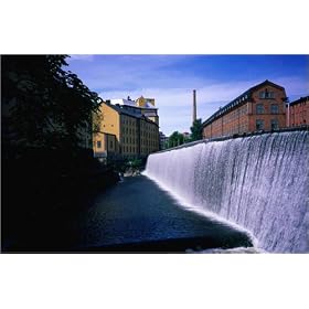 photographie Renovated factory buildings and weir, Motala strom, Norrkoping, Ostergotland est dis...