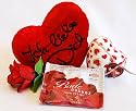 Geburtstagsgeschenke Set WILDES HERZKLOPFEN als Liebesgeschenke Set mit Herz Badefizzer und Wellnessbad sowie einem Pl&uuml;schherz und Rose