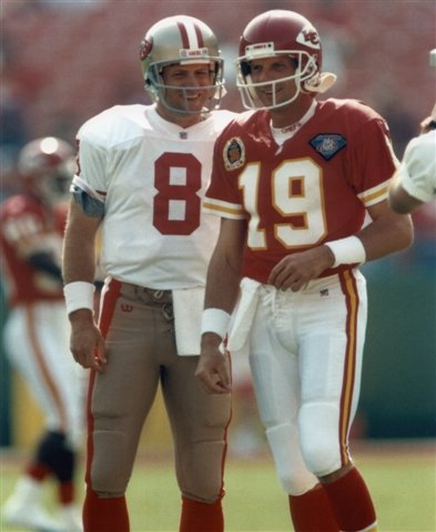 JOE MONTANA KANSAS CITY CHIEFS & STEVE YOUNG SAN FRANCISCO 49ERS 8X10 SPORTS ACTION PHOTO