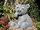 Eigenschaften Tiefes Kunsthandwerk GbR  / Steinfigur Tierfigur Bär Teddy schiefergrau