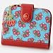 ベッツィ ジョンソン(Betsey Johnson) 手帳カバー(チェリーロングダイアリーカバー) 【ブル−】: ベッツィ ジョンソン(Betsey Johnson)の手帳カバー(チェリーロングダイアリーカバー)。真っ赤なチェリーをランダムにプリントした手帳カバーが登場☆ロゴ入りの金具がアクセントになっています。リファイルを変...