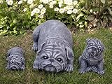 Eigenschaften Tiefes Kunsthandwerk GbR  / Steinfigur Tierfigur Mops Möpse Set Hund schiefergrau