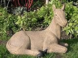 Eigenschaften Tiefes Kunsthandwerk GbR  / Steinfigur Tierfigur Pferd hellbraun