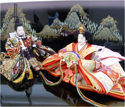 Cover image : 秀光オリジナル限定品 雛人形衣装着平台飾りセット 焼桐の枠屏風に和紙を張り、金彩加工で見事な桜を表現♪豪華な衣裳が引き立ちます