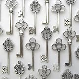 Nesting Nomad Mixed Set of 30 Large Skeleton Keys in Antique Silver - Set of 30 Keys