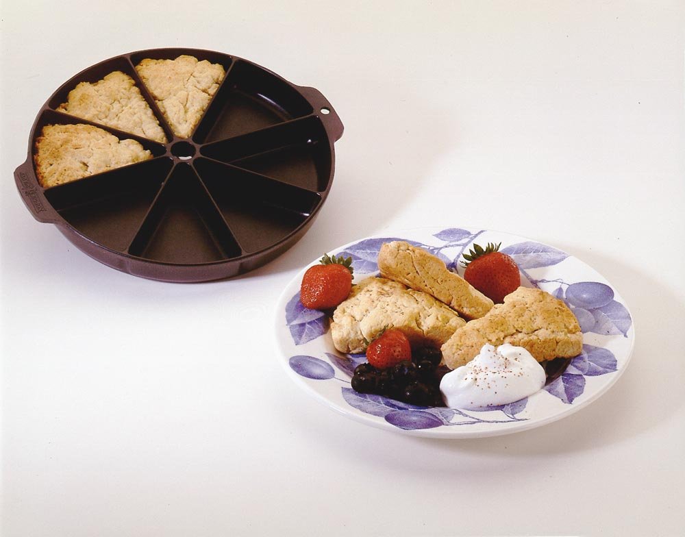 Amazon.com: Nordic Ware Scottish Scone & Cornbread Pan: Individual ...