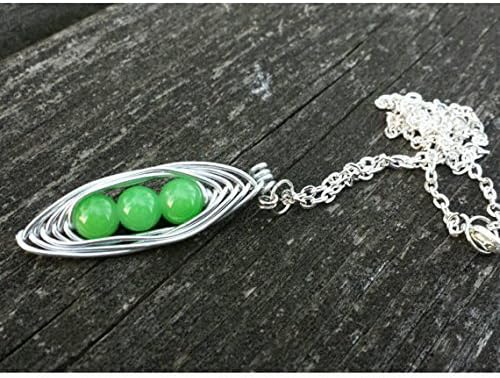 Green pea pod necklace