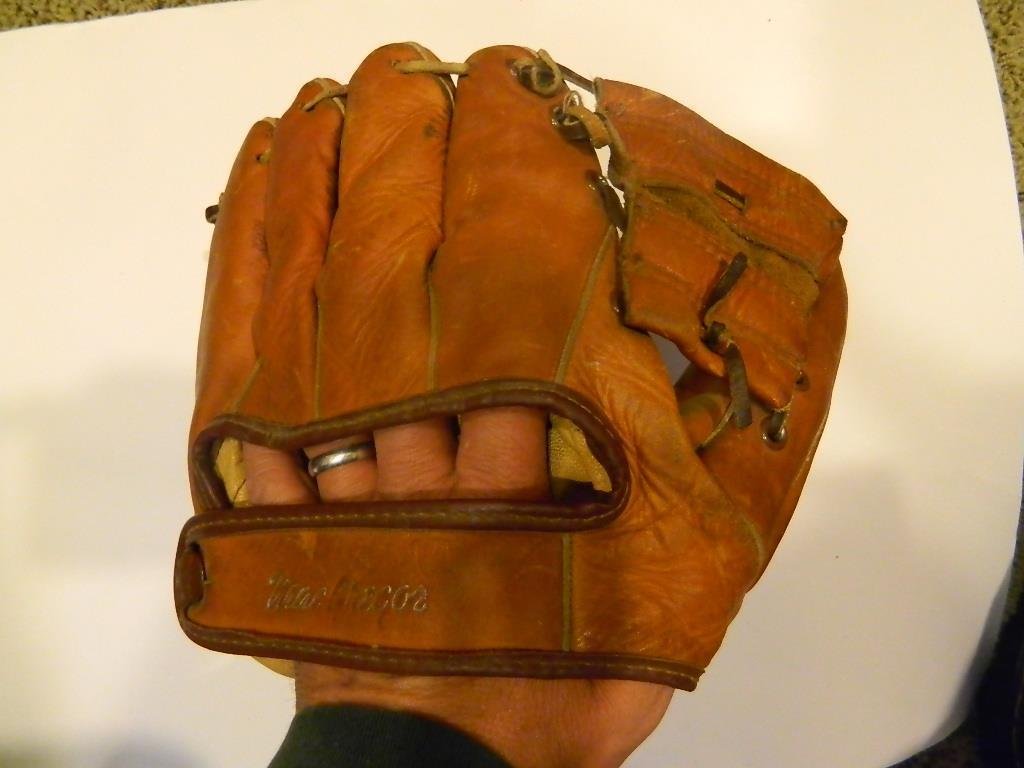1950's MACGREGOR G119 RED SCHENDIEST VINTAGE BASEBALL GLOVE REALLY NICE