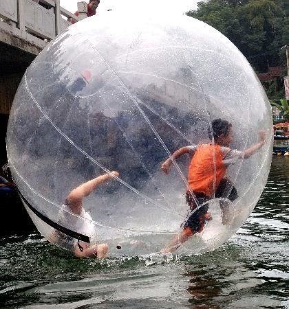 Walk on Water Ball Zorb Inflatable Roller Ball in water