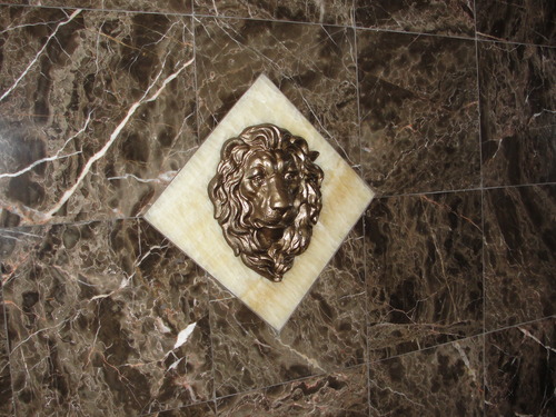 Amazon.com : Cast Iron Lion Head Hanging Garden Plaque : Patio, Lawn