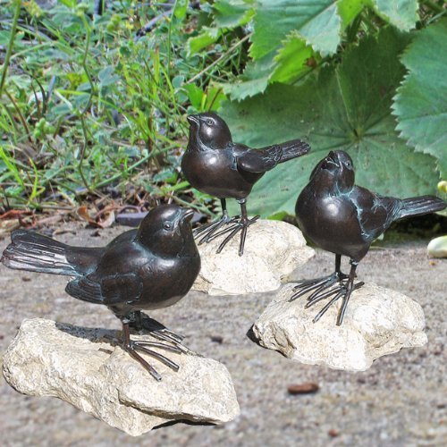 détail Ensemble de 3 oiseaux en résine.