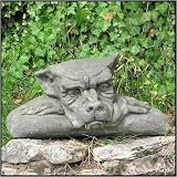 Eigenschaften Fiona Jane Scott / Devonshire Stone  / Devonshire Skulptur - Fensterhocker links - Gargoyle