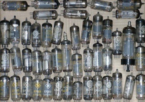 GELEGENHEIT: Konvolut Röhren 100+ Stück ID9598